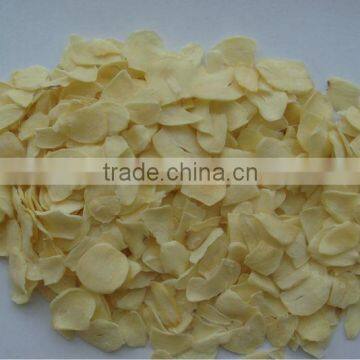 dehydrated garlic flakes