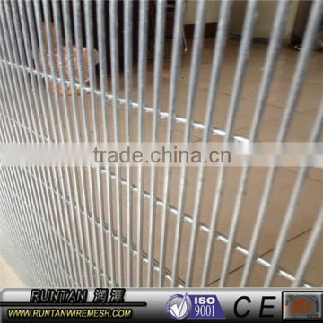 ISO9001 Anping factory hot dipped galvanized or pvc coated anti climb fence (since 1989)