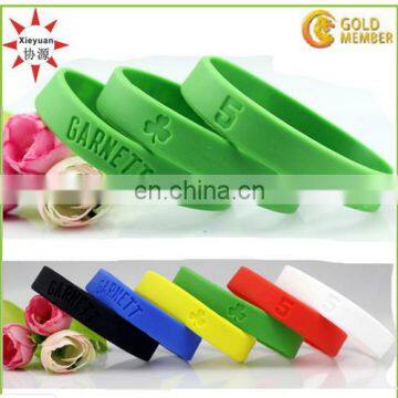 High quality 220mm embossed green silicone wristband factory
