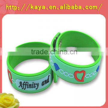 Fashionable silicone slap bracelet