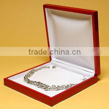 Chese style necklace chain gold wooden box,necklace box in packaging box supplier