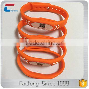 unique qr code engraving silicone wristbands uhf rfid bracelet qr