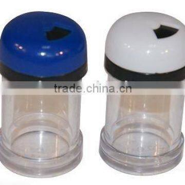 Plastic pepper shaker for outdoor