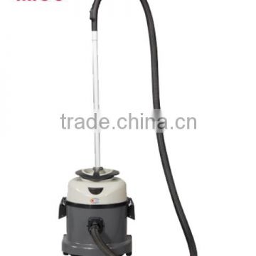 Flexible operation vacuum cleaner for panel cleaning