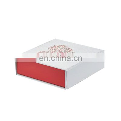 Custom logo pattern printing white magnetic closure small hamper gift box