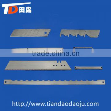 Sharp shaped cleaning blade