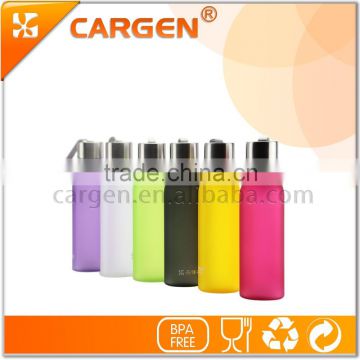Wholesale OEM 550ml frosted plastic sports water bottle