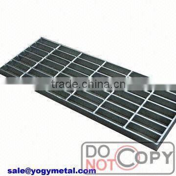 Heavy duty steel bar grating fence