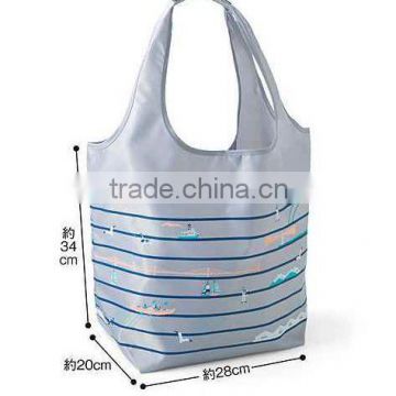 light and printed shopping tote bag with snap closure