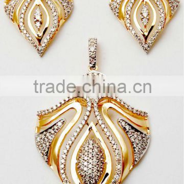Versatile pretty gold diamond pendant earring