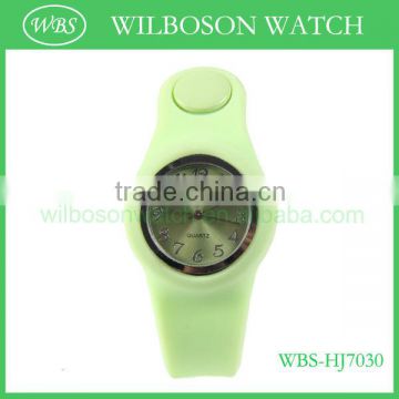 Fashion cheap silicone hand watch for girl
