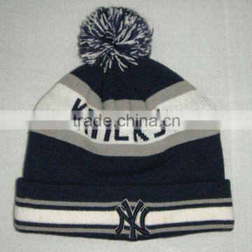 Custom pom beanie with knit pattern