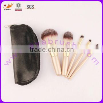 Mini Makeup Brush Set With Red Color