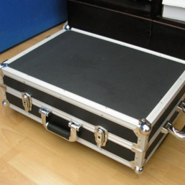 With Right Corner Socket Storage Case Diomand & Plain Surface