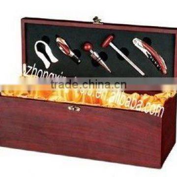 Deluxe wine box with accessories