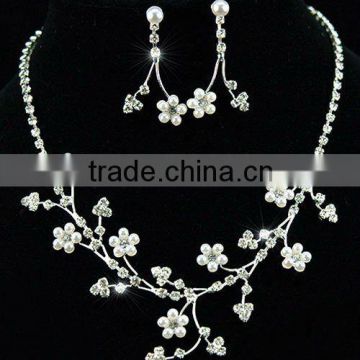 Flower Faux Pearl Crystal Necklace Earrings Set CS1127