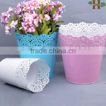 Cylinder Shaped Galvanized Tin Containers in Gardcen