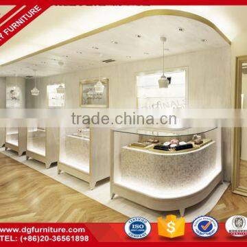 European Style Wooden Cosmetic Shop Counter Design