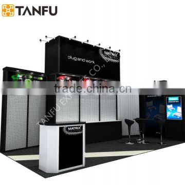 20' Tradeshow Booth with shelves on backwall