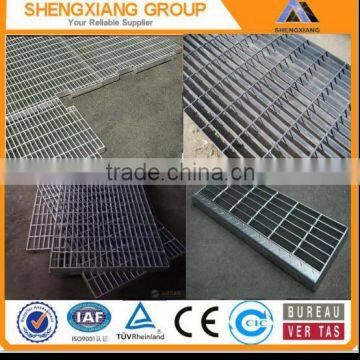 Galvanized steel grating