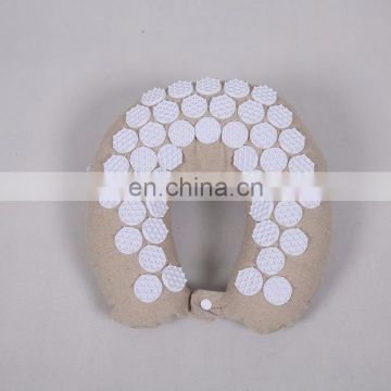 Hot selling U shape 100% natural cotton cover memory foam filling acupressure neck pillow