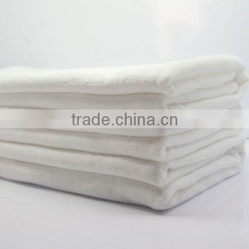 white microfiber bath towel