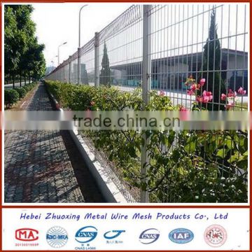Powder coated top triangle wire mesh fence