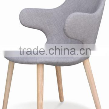 2016 High quality colourful Fabric cover dining chair with Oak wood leg