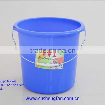 plastic bucket with lid with metal handle