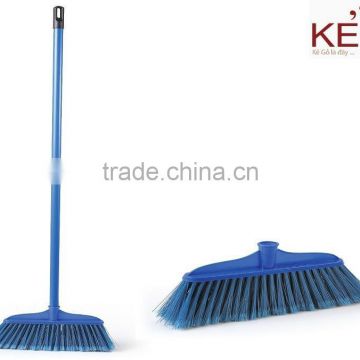 Wooden broom handle with black cap for Egypt market