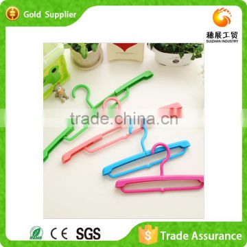 High quality stretch plastic hanger display style for clothes flexible children hangers