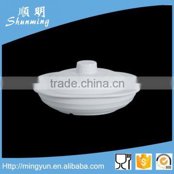 White plastic melamine plate with lid