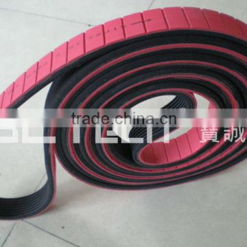 Rubber ribbed belt with grooving rubber