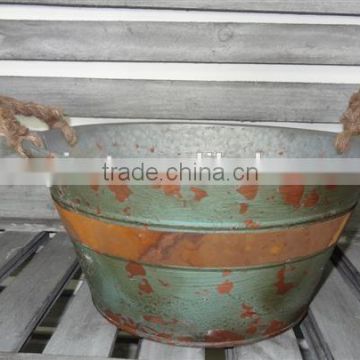 eco friendly metal flower pot with rust finish