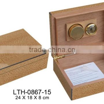 Lacquer finish 15CT wooden cigar humidor luxury