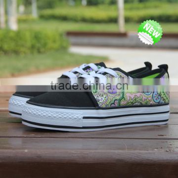 vulcanized canvas shoes with rubber sole