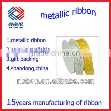 Metallic ribbon bows