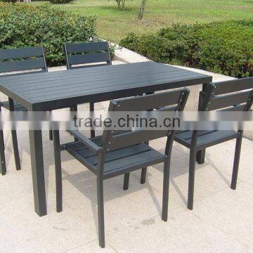 Plastic-wood tables and chairs