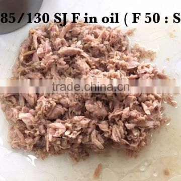 Canned skipjack tuna flakes in vegetable oil 185g