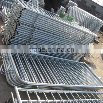 Portable galvanized crowd barrier/control concrete barrier/temporary fence metal barrier /traffic road aluminum steel barrier