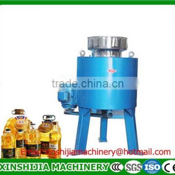 Low cost high efficiency automatic olive oil filter