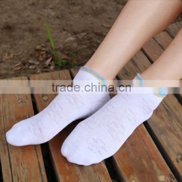 fashionable and cute white cotton lace socks for school girls and women