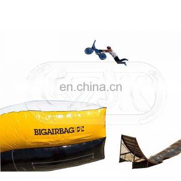 china game bouncing jumping winter commercial cheap price big foam pit inflatable Stunt big Air Bag with landing