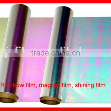 Iridescent polyester film for yarn,laminated polyester film