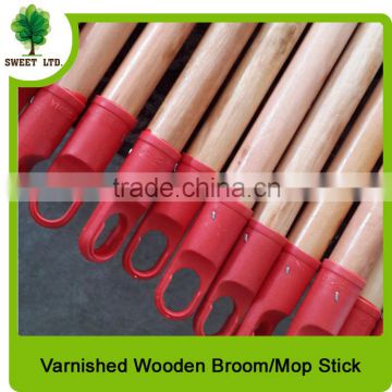 Varnished eco-friendly wooden broom handle from Manufacture factory