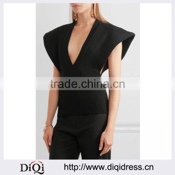 Wholesale Women Apparel Modern V-neckline Pronounced Shoulders Black Mercerized CottonTop(DQE0382T)