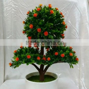 2016Newest mini artificial christmas tree high quality xmas decorative snowing christmas tree with red fruit