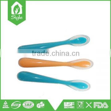 HIGH quality 100% food grade durable silicone rubber baby feeding spoon