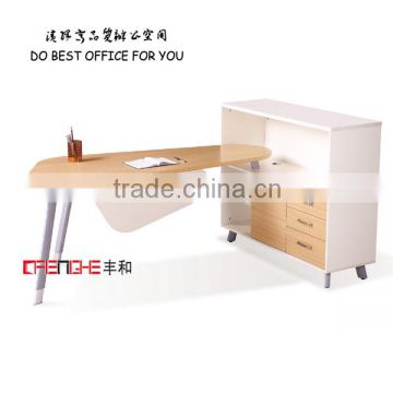 Modern And Luxury Office Furniture Table For Boss With Bookshelf YH-121