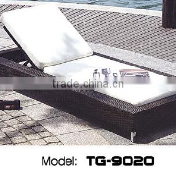 Best Selling Rattan Outdoor Furniture Durable Chaise Lounge Outdoor Luxury Beach Chair Rattan Daybed
